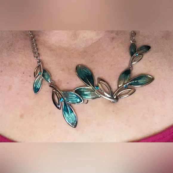 Silver Tone Necklace w/Blue Rhinestones Elegant Teal Flecked Leaf Short- Vintage - Picture 2 of 16
